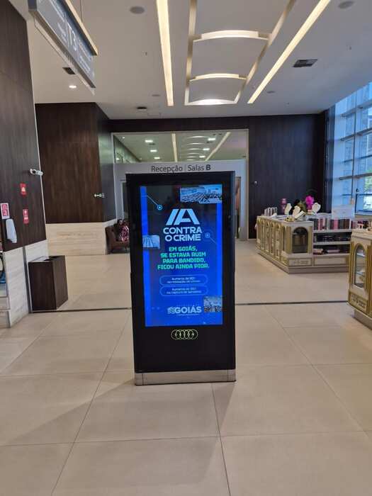 Tótem digital Elevel instalado no Órion Business and Health Complex
